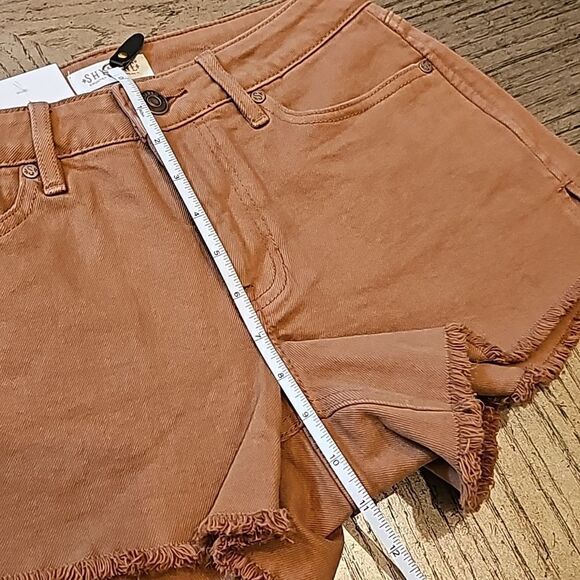 Shayanne brown denim shorts size 27 runs more like 26 - Picture 9 of 10